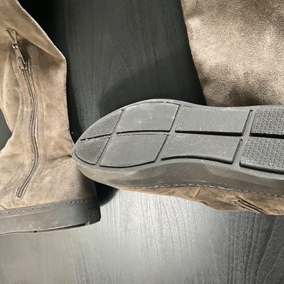 stuart weitzman  knee high suede boots  flat olive green size 7 - Picture 4 of 6